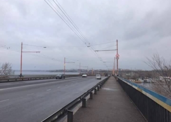 В Николаеве Ингульский мост очистили от рекламы