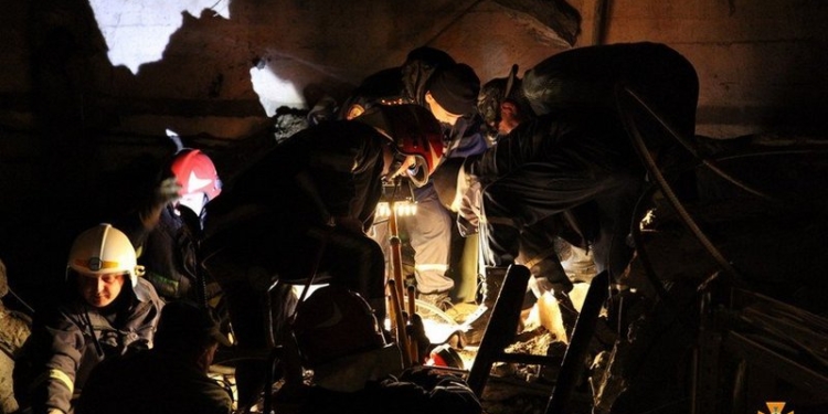 В Тернополе на заводе произошел взрыв: оказавшегося под завалами работника освободили