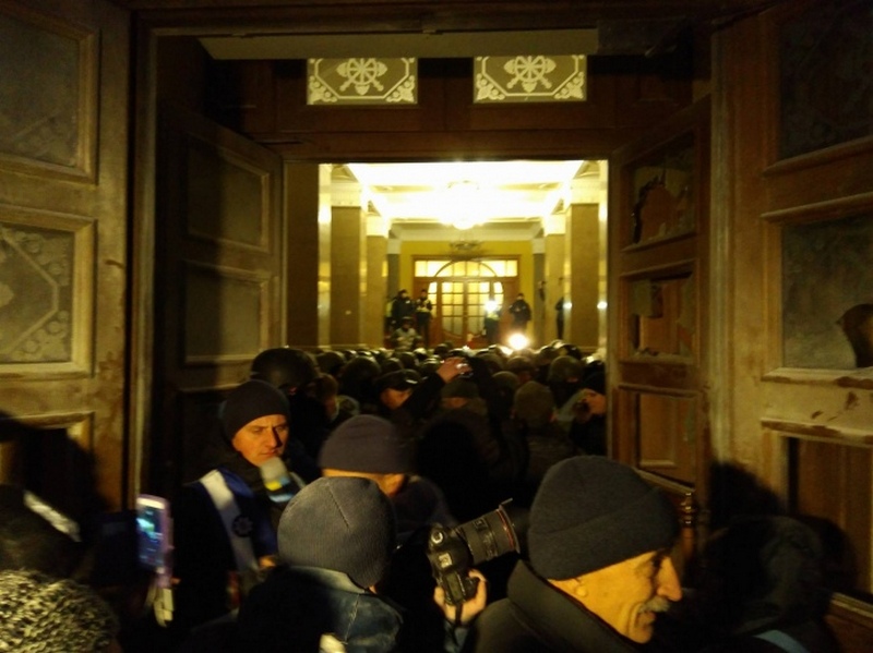 Полиция открыла два дела из-за попытки захвата Октябрьского дворца сторонниками Саакашвили 5