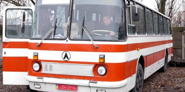 И старое бывает новым. Энтузиасты нашли легендарный ЛАЗ в идеальном состоянии