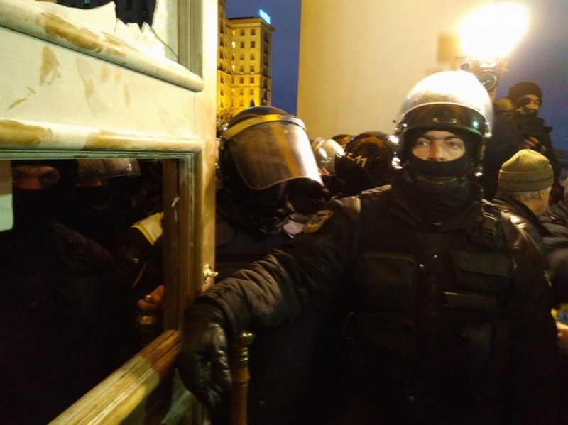 Полиция открыла два дела из-за попытки захвата Октябрьского дворца сторонниками Саакашвили 3