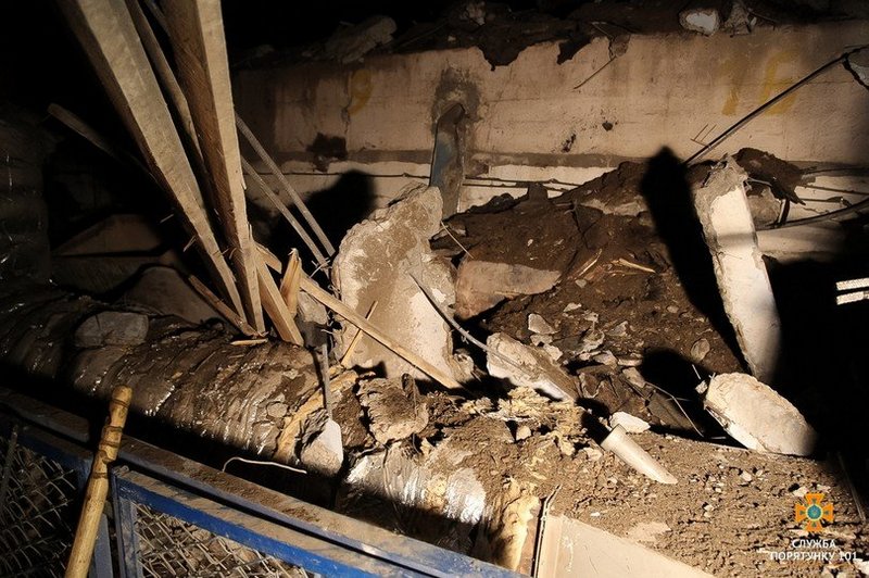 В Тернополе на заводе произошел взрыв: оказавшегося под завалами работника освободили 3
