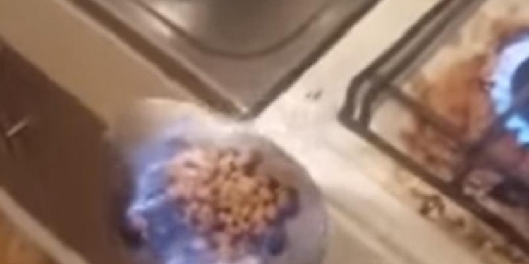 Не варится, а плавится. В магазинах РФ обнаружили пластмассовый рис, завезенный из Китая