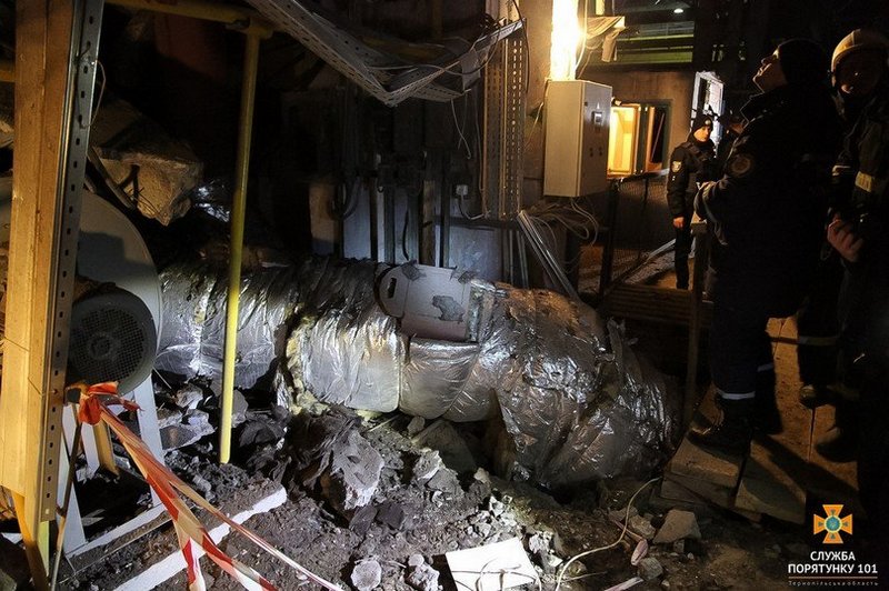 В Тернополе на заводе произошел взрыв: оказавшегося под завалами работника освободили 5