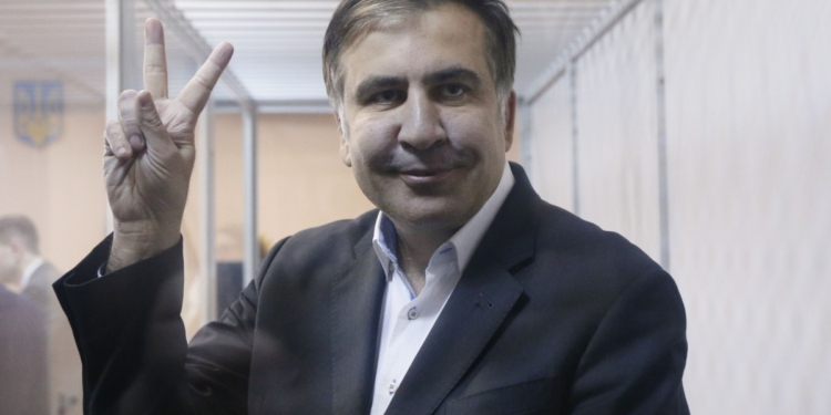 Задний ход. Саакашвили отпустили на поруки