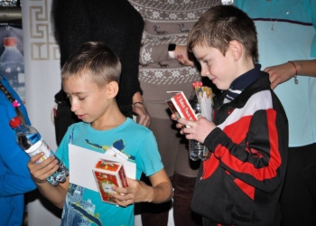 Отличились. В Николаеве прошли “Новогодние веселые старты”. Будущих олимпийцев наградили…минеральной водой