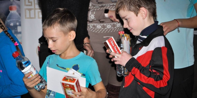 Отличились. В Николаеве прошли “Новогодние веселые старты”. Будущих олимпийцев наградили…минеральной водой