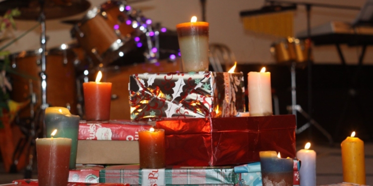 На Рождество волонтеры поделились частичкой света с малообеспеченными семьями Николаева