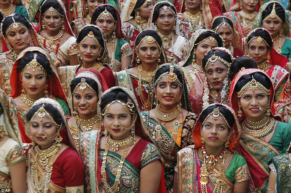 Уже не бесприданницы: индийский торговец бриллиантами одновременно выдал замуж 251 девушку 5