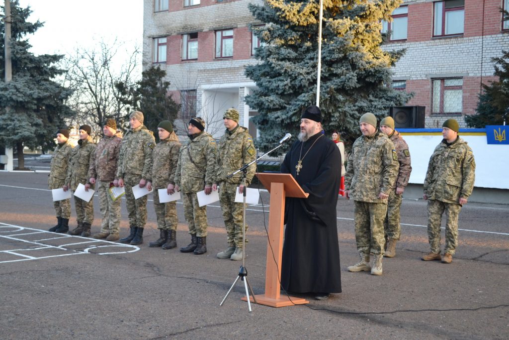 Бойцы Николаевского ремонтно-восстановительного полка в зоне АТО вытащили с поля боя почти 400 единиц техники 4