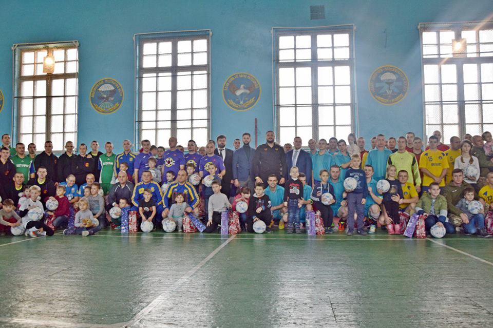 «Пишаємось! Вітаємо!»: накануне Дня ВСУ в Николаеве прошел турнир по футзалу на Кубок воинов АТО 3