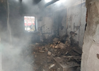 В одном из домов на Николаевщине у печки опрометчиво сложили много дров и мусора – получился пожар