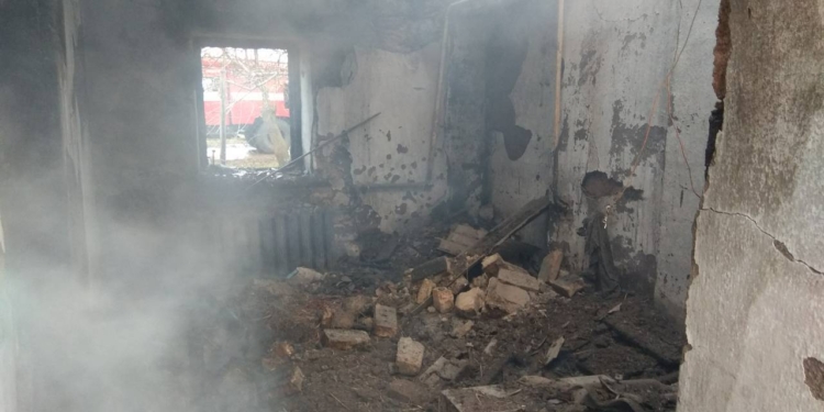 В одном из домов на Николаевщине у печки опрометчиво сложили много дров и мусора – получился пожар