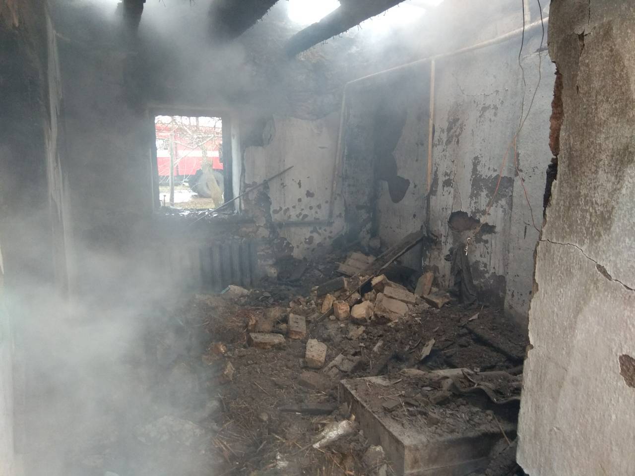 В одном из домов на Николаевщине у печки опрометчиво сложили много дров и мусора – получился пожар