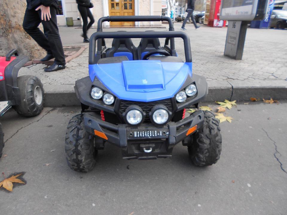 И мест грибных знать не надо: в Николаеве на ул. Соборной правоохранители в очередной раз изъяли нелегальные детские электромобили 3