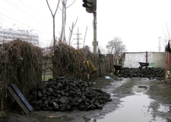В Николаеве уголь воровали на ходу – сбрасывали с поезда-товарняка