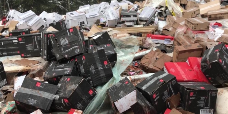 Обидно: в австрийском Тироле сошел с рельс поезд, который вез рождественские подарки