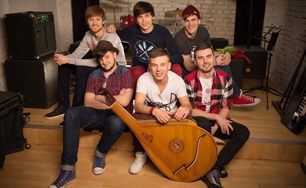 Свято наближається. Jingle Bells спели на украинском языке. Уже миллион просмотров