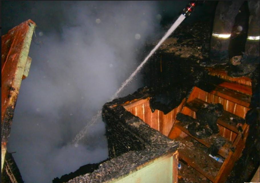 В Николаевской области горел заброшенный дом с мебелью. Мебель горела особенно хорошо 7