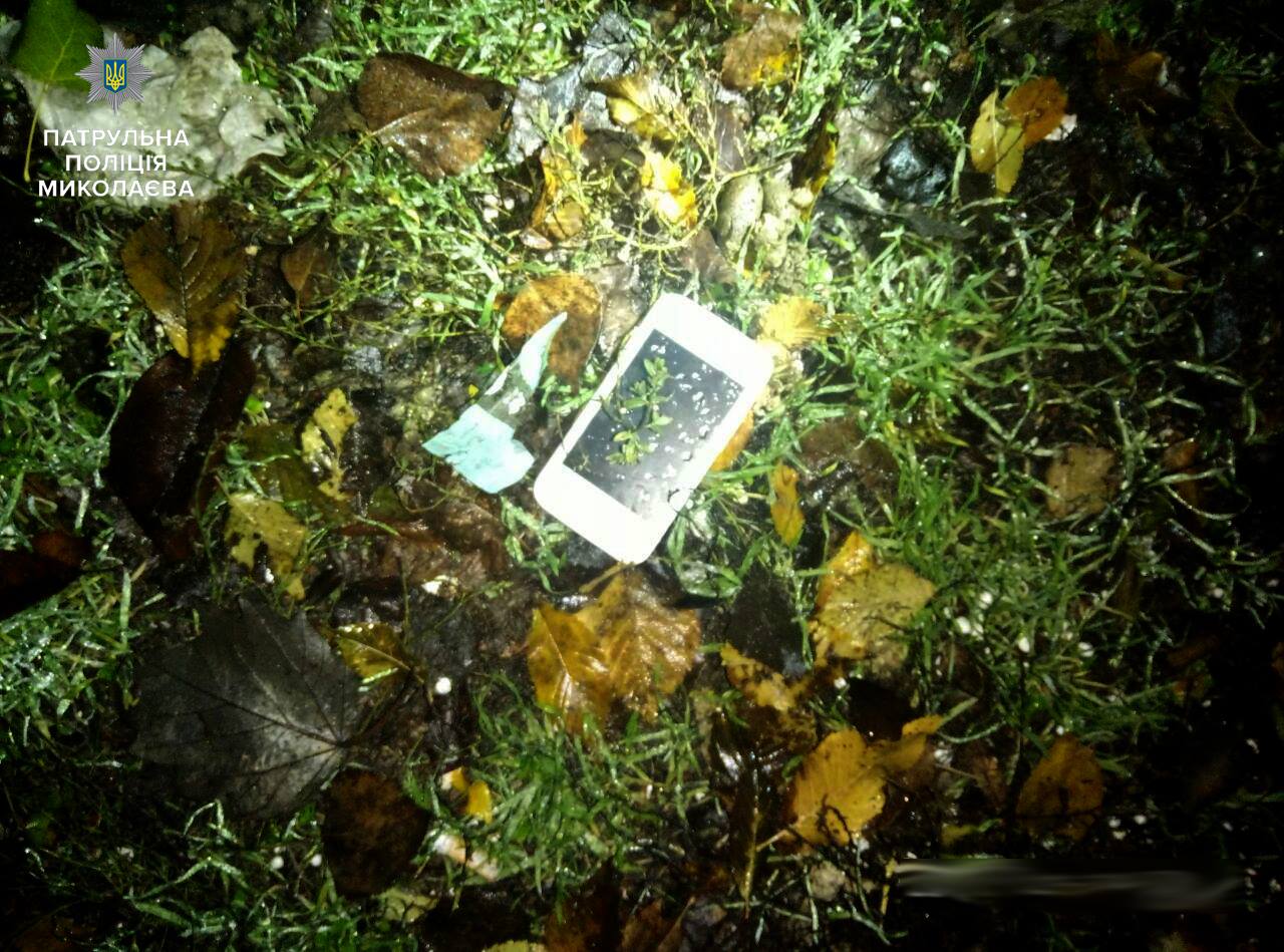 В Николаеве разбойник использовал фонарик с электрошокером, чтобы ограбить беззащитную женщину