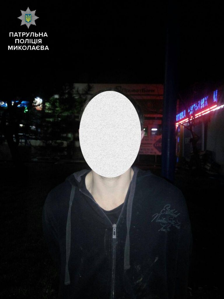 В Николаеве разбойник использовал фонарик с электрошокером, чтобы ограбить беззащитную женщину 5