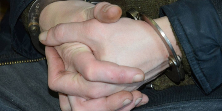 В Николаеве грабитель с электрошокером арестован на 2 месяца