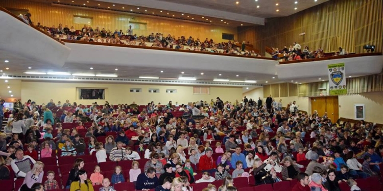 В Николаеве детям военнослужащих устроили новогоднее представление