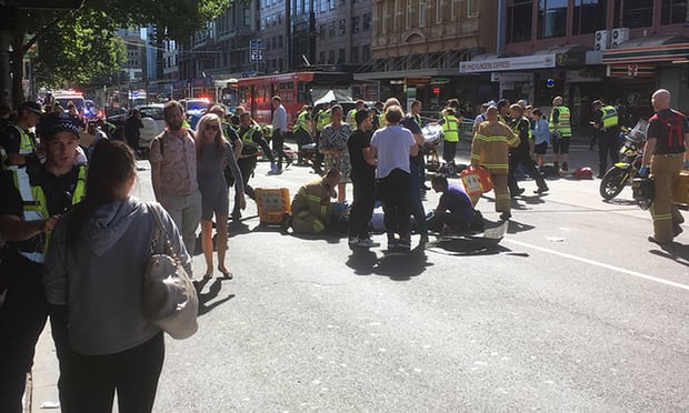 В Мельбурне автомобиль въехал в толпу пешеходов - около 15 человек пострадало 5