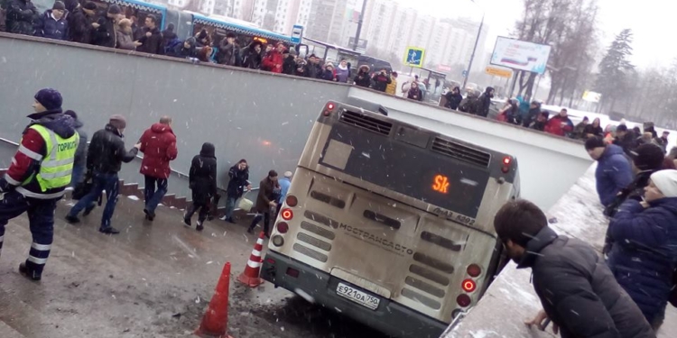 В Москве автобус въехал в подземный переход. Пятеро погибших, больше 10 пострадавших