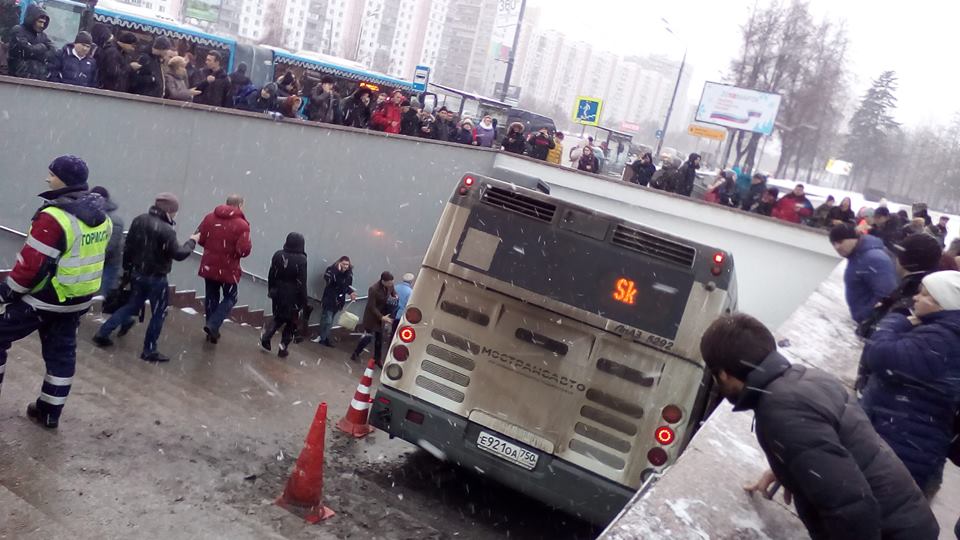 В Москве автобус въехал в подземный переход. Пятеро погибших, больше 10 пострадавших 1
