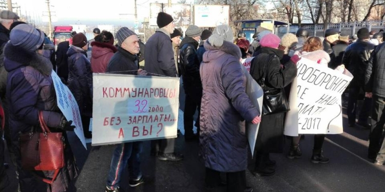 Работники «Николаевского судостроительного завода» опять перекрыли Варваровский мост