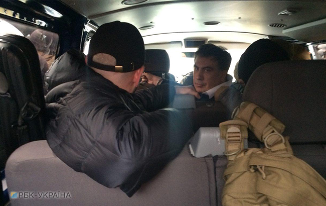 Активисты сломали машину СБУ и выпустили Саакашвили 1