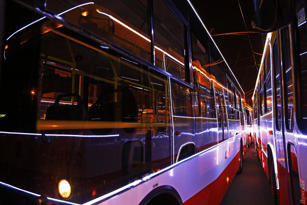 В Одессе прошел парад праздничных троллейбусов - в честь святого Николая 9