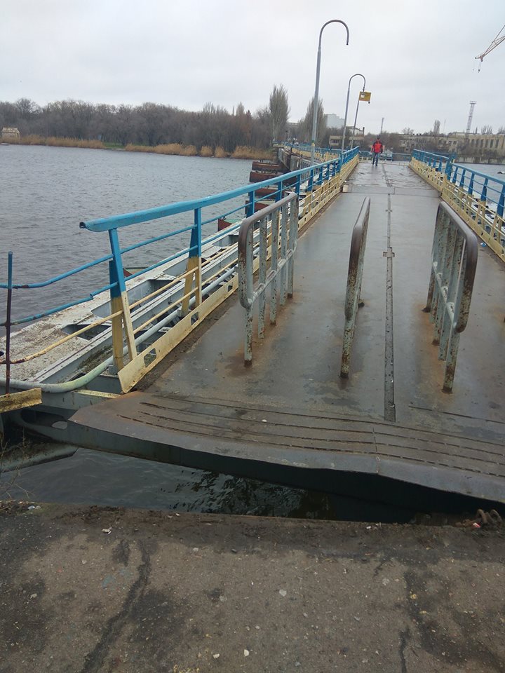 В Николаеве перекрыли понтонный пешеходный мост через Ингул 5