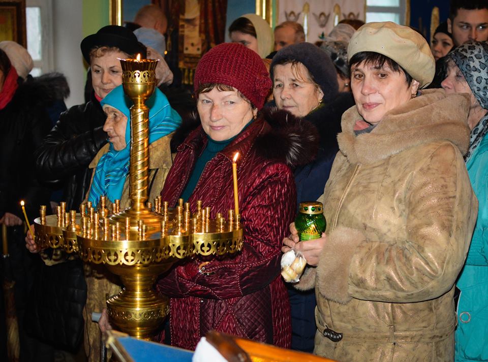 Вифлеемский огонь мира доставлен в два храма Николаева 6