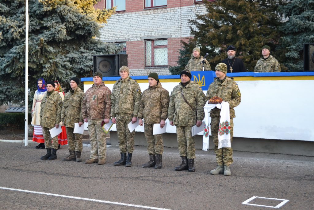 Бойцы Николаевского ремонтно-восстановительного полка в зоне АТО вытащили с поля боя почти 400 единиц техники 6