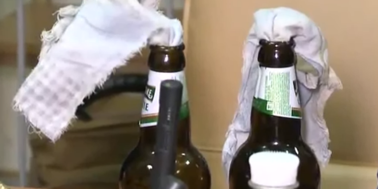 Адвокат Януковича принес в суд коктейль Молотова