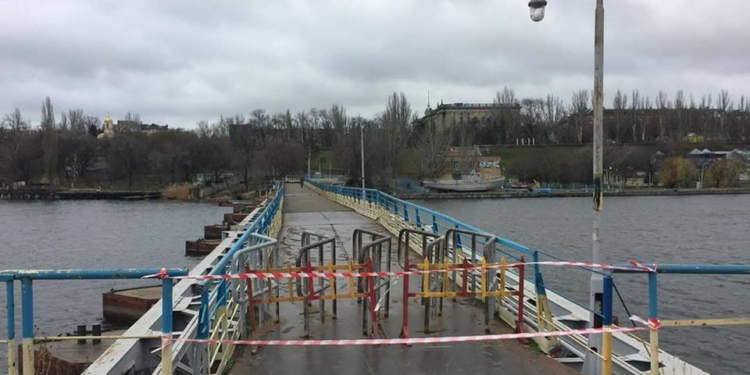 В Николаеве перекрыли понтонный пешеходный мост через Ингул