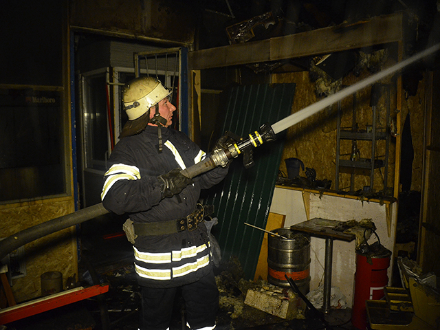 Из-за короткого замыкания в Николаеве сгорело помещение, приспособленное под столярную мастерскую 7