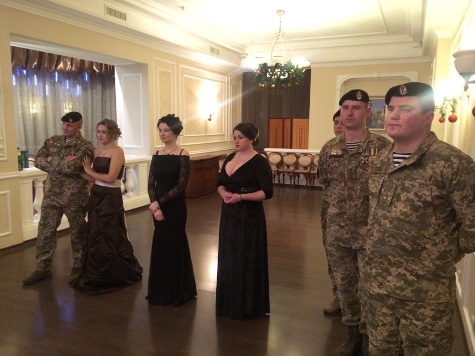 Николаевские морские пехотинцы потанцевали на «Офицерском балу» 7