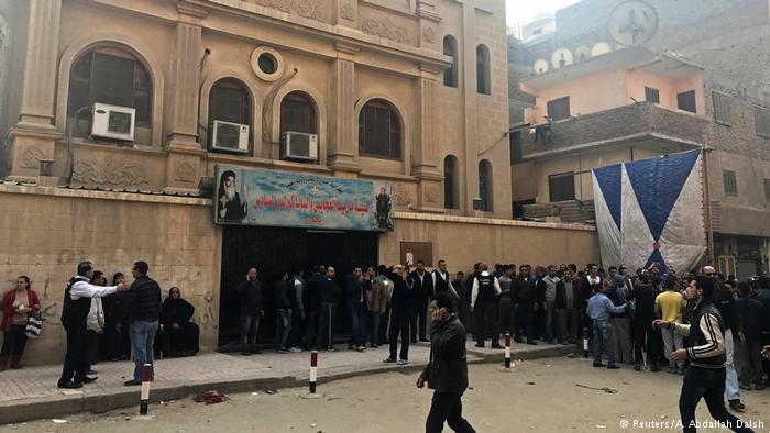 В Египте неизвестный напал на христианскую церковь - 10 убитых, много раненых 1