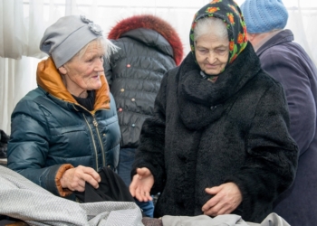 Тяжелое время. В Николаеве волонтеры помогли малоимущим утеплиться к зиме