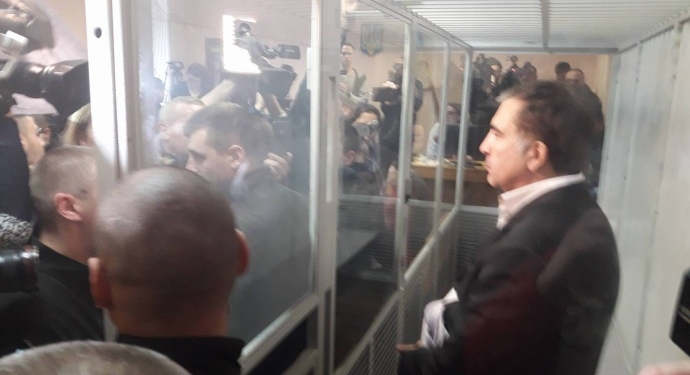 Саакашвили объявил себя военнопленным. Суд избирает ему меру пресечения. Трансляция