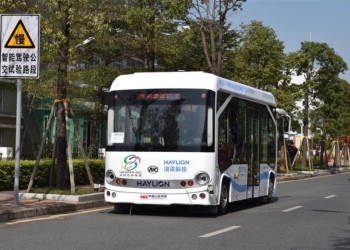 В Китае на маршруты вышли беспилотные автобусы. Но водитель там все равно есть – на всякий случай