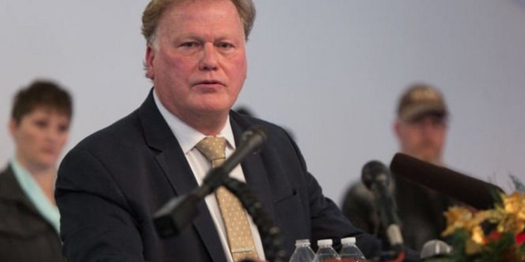 В США конгрессмен застрелился после обвинений в совращении 17-летней прихожанки его церкви