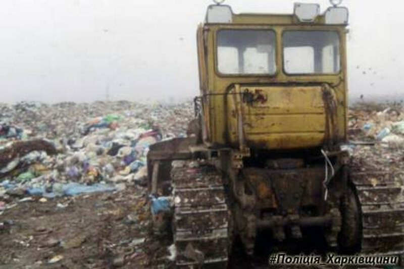 На мусорной свалке под Харьковом трактор задавил женщину 1