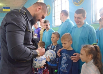 «Пишаємось! Вітаємо!»: накануне Дня ВСУ в Николаеве прошел турнир по футзалу на Кубок воинов АТО