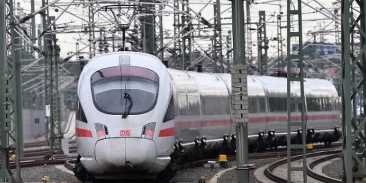 В Германии запущен суперпоезд, способный разогнаться до 300 км/ч