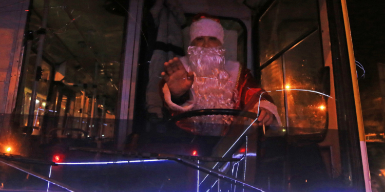 В Одессе прошел парад праздничных троллейбусов – в честь святого Николая