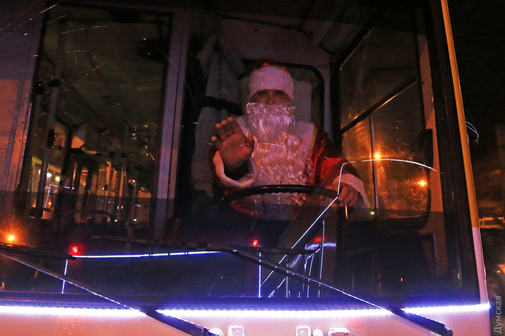 В Одессе прошел парад праздничных троллейбусов - в честь святого Николая 17